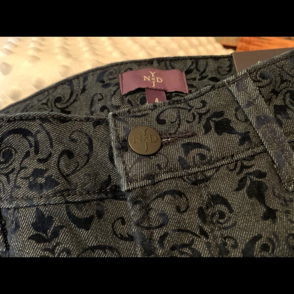 NWT NYDJ Slim Straight ‘Indigo Medallion’ Jeans 4 - Picture 4 of 9